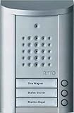 Schneider Electric Ritto Türstation, Entravox, Audio für 3-Familienhaus, Gegensprechanlage mit beleuchteten Klingeltasten, Aufputz, Außeneinheit, silber eloxiert, Artikelnummer 1840320