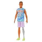 Barbie Ken Fashionistas Puppe Nr. 212 mit Beinprothese in Shirt mit Los Angeles-Aufschrift, fliederfarbenen Shorts und Turnshuhen, HJT11