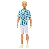 Barbie Ken Fashionistas Puppe - T-Shirt mit Kaktus- und Palmenaufdruck, weiße Shorts und hohe Turnschuhe, perfekt für Abenteuer mit Freunden und Stadtbummel, für Kinder ab 3 Jahren, HJT10