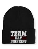 tshirtladen Team Day Drinking Party Trachten Outdoor Après-Ski Wintermütze lustige Beanie mit Stick Onesize, Farbe: Black