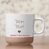 Dein Wunschtext als Gravur auf einer weißen Keramik Tasse mit 360ml - spülmaschinenfest - groß - Design (Links vom Griff)