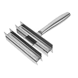 TOYZFRIENDY Edelstahl Pferdebürste Stabil und Langlebig mit Ergonomischem Rutschfestem Griff Doppelseitiger Striegel zur Fellpflege und Schmutzentfernung Geeignet für Pferde Rinder und Esel