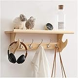 Wandgarderobe mit Holzregal und Metallhaken für die Organisation des Eingangs