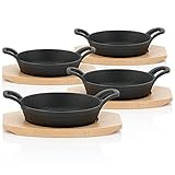 BBQ-Toro Gusseisen Servierpfännchen mit Holzunterlage (4 Stück) | Ø 16 cm | bereits eingebrannt - preseasoned | Gusseisen Grillpfannen, Pfännchen, Servierpfanne, Grillpfanne, Gusspfanne