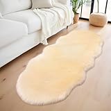AIMECO kunstfell Teppich Faux Lammfell Schaffell Teppich Flauschiger Haarig Wohnzimmer Deko Weicher Fell Carpet für Stühle Sofa Schlafzimmer Kinderzimmer.Beige 60 x 200 cm