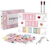 Light Box Rosa A4 mit 400 Buchstaben, Emojis, 2 Stifte, USB - BONNYCO | Ä Ö Ü ß | Pink Led Lightbox Buchstaben Geschenk für Frauen, Mädchen | Lichtbox mit Buchstaben Schlafzimmer Wohnzimmer Deko
