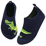 Kyopp Kinder Hausschuhe Junge Mädchen Pantoffeln Aquaschuhe Atmungsaktive rutschfest Barfussschuhe Slipper Kindergarten Unisex (Dinosaurier Marineblau 24/25 EU)