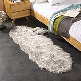 Teppich Wölkchen Kunstfell Fell-Teppich | Flauschiger Schaffell Bettvorleger für Schlafzimmer Bett oder Wohnzimmer Sofa Deko | Lammfell Läufer Waschbar | 55 x 160 cm - Doppelfell - Grau