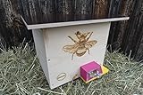 Hummelkasten mit Wachsmottensperre, Sichtfenster und Nistmaterial Wetterfest Bienenhaus Hummelhaus Nistkasten Hummelvilla Bienen Insektenhaus (Hochwertig Imprägniert)