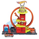 Hot Wheels City Super-Looping Feuerwache - Spielset mit manuellem Aufzug und wasserähnlicher Rampe und Parkplätzen für zusätzliche Autos, für Kinder ab 4 Jahren, HKX41