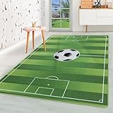 HomebyHome Kurzflor Kinderteppich für Jungen und Mädchen 80 x 120 cm Grün Fussball Design - Waschbarer Teppich Extra Weich und Antiallergen - Teppich für Kinderzimmer, Babyzimmer und Spielzimmer