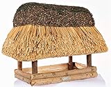 Hiss Reet® Vogelfutterhaus, Vogelhaus - mit Reetdach I Futterhaus für Vögel aus Eukalyptus Holz I LÜNEBURG I ideal für Balkon und Garten I wetterfest I XL Größe (ca. 65 cm Länge)