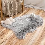 Ruedong Faux Fur Fell Teppich Grau 40x60 cm, Longhair Flauschiger Schaffell Teppich Lammfell Wohnzimmer Weicher Deko Maschinenwaschbar für Schlafzimmer Stühle Sofa