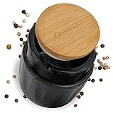 Mahlzeit Gusseisen Pfeffermühle Peppermill | Ø 7,5 x (H) 8 cm | schwarz | Bambusdeckel mit Silikonring | Gewürzmühle Pfeffermörser Kräutermühle Kräutermörser Gewürzreibe Gusseisenmörser