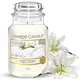 Yankee Candle Duftkerze im Glas (groß) – Fluffy Towels – Kerze mit langer Brenndauer bis zu 150 Stunden – Perfekte Geschenke für Frauen