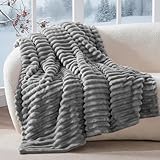 BEDELITE Kuscheldecke Flauschig Decke Klein - weiche Flanell Decken Grau 125x150 für Sofa, Deko Streifen Cord Fleecedecke als Sofaüberwurf für Wohnzimmer, Throw Blanket Wide Use