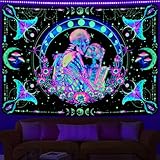 Alishomtll Schwarzlicht Paar Skelett Wandteppich Bunt Schmetterling Motte UV Reaktiv Wandbehang Hippie Mond Blumen Glühen in der dunklen Galaxie Wandtuch für Schlafzimmer Wohnzimmer 150x130cm
