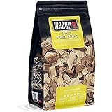 Weber Apfelholz Räucherchips (700g Packung) - dezentes Aroma, ideal für Käse, Gemüse, Fisch, Geflügel, Schwein & Wild, EU-Produkt, nachhaltig gewonnen, FSC zertifiziertes Holz (17622)