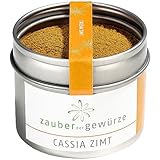 Zauber der Gewürze Cassia Zimt - gemahlen, Cassia Zimtpulver für intensiven Zimtgeschmack in Desserts, Kuchen und Milchspeisen, Spitzen-Qualität in wiederverschließbarer Aroma-Dose, 55 g