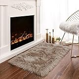 Latepis Teppich Hellbraun Beige Flauschig 60x90 cm Klein Kunstfell Teppich für Schlafzimmer Wohnzimmer Sofa Deko Bettvorleger Waschbarer Teppich Hochflor Shaggy