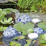 Storm's Gartenzaubereien Dekokugel - Schwimmkugel aus Keramik mit Blumenmuster blau in 3 Größen mit 2 Teelichtgläsern schwimmend als Teickdeko